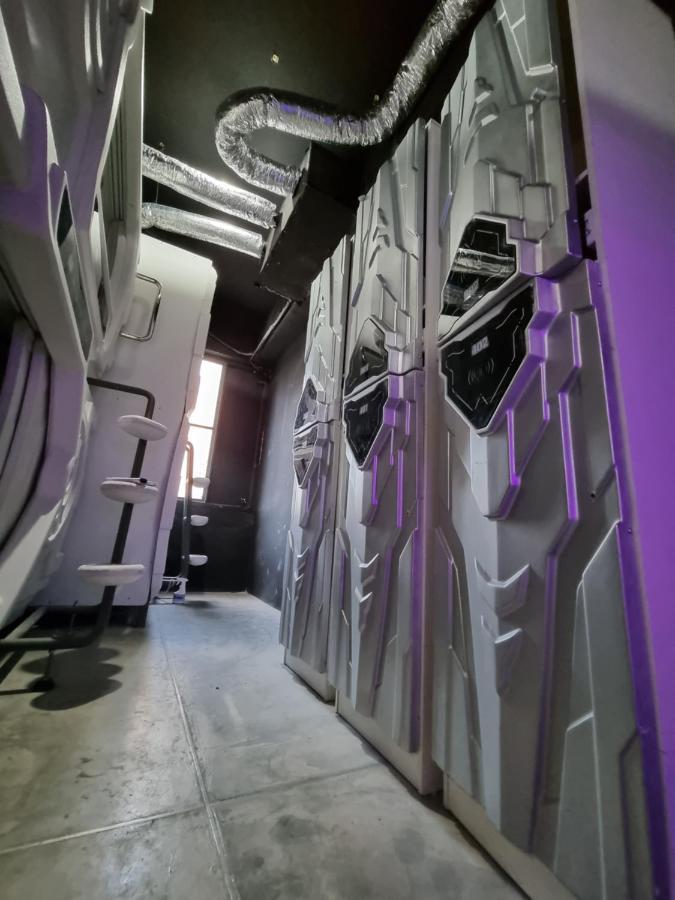 Met A Space Pod @Phrom Phong Bangkok Esterno foto