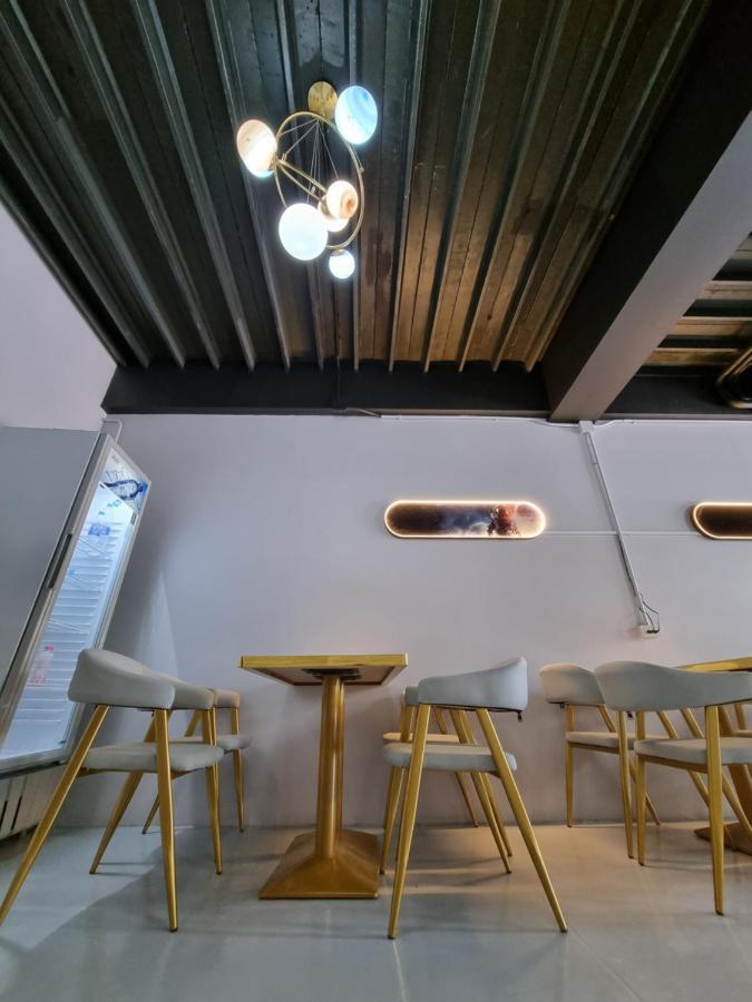 Met A Space Pod @Phrom Phong Bangkok Esterno foto