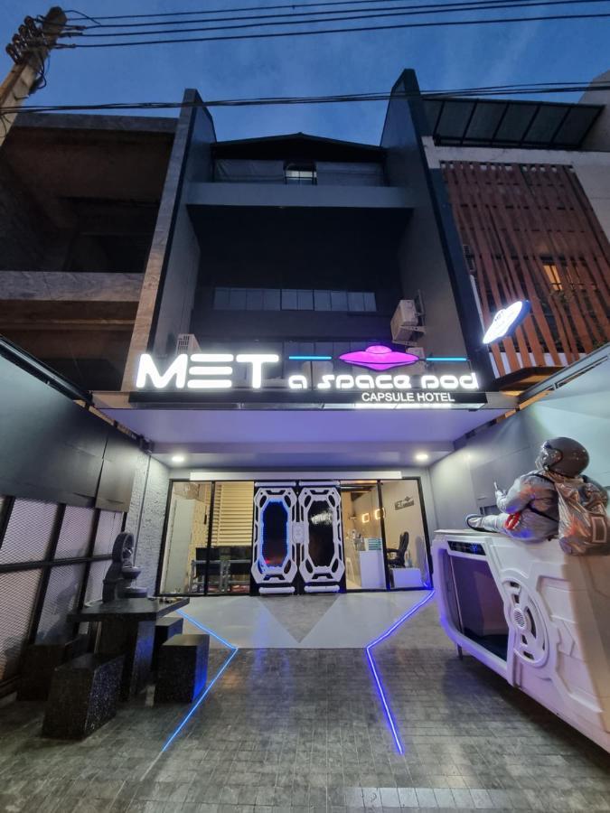 Met A Space Pod @Phrom Phong Bangkok Esterno foto