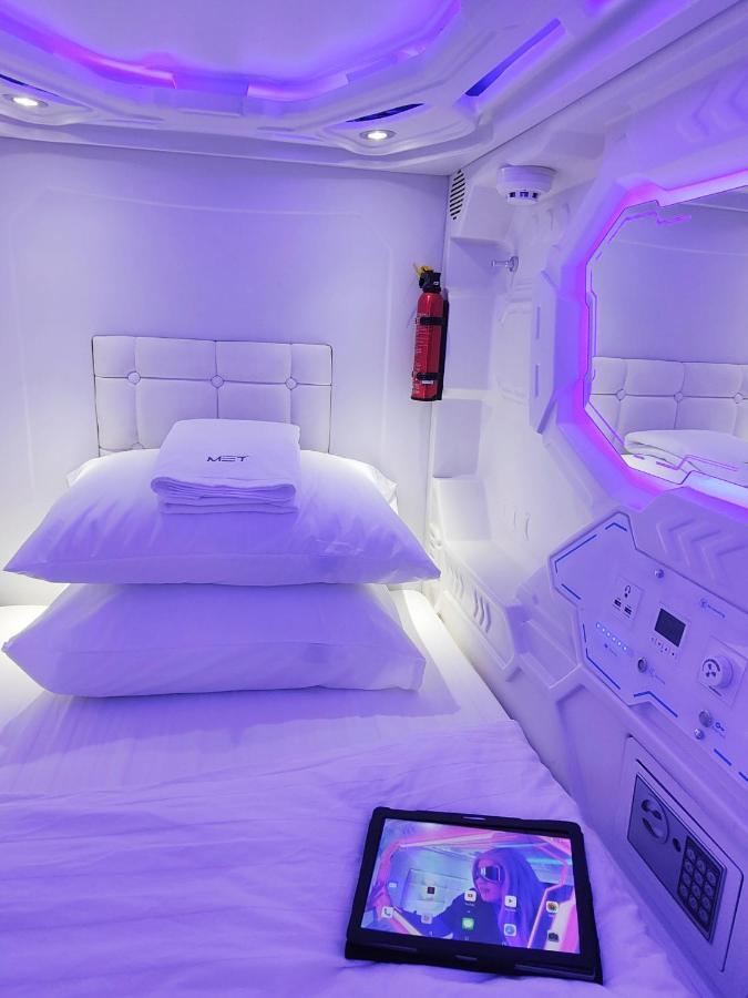 Met A Space Pod @Phrom Phong Bangkok Esterno foto