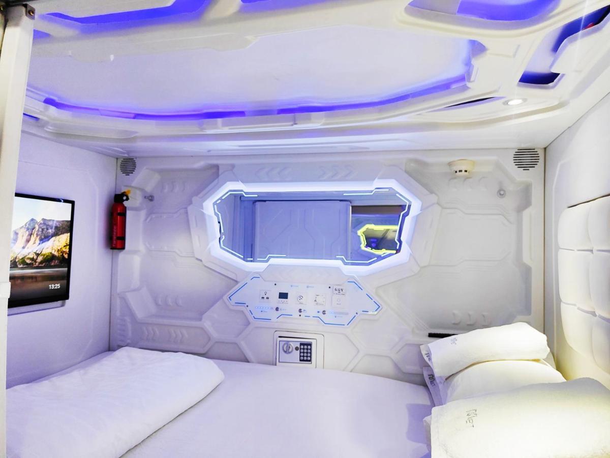 Met A Space Pod @Phrom Phong Bangkok Esterno foto